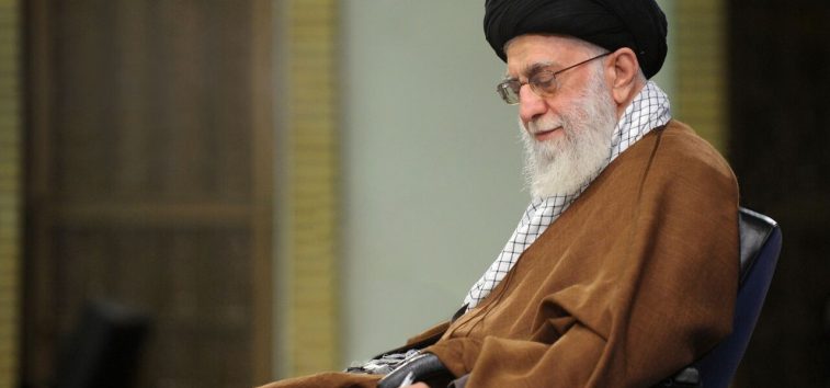  <a href="https://spanish.almanar.com.lb/986603">El Imam Jamenei saluda a Sayyed Nasralá y rinde homenaje a su madre fallecida</a>