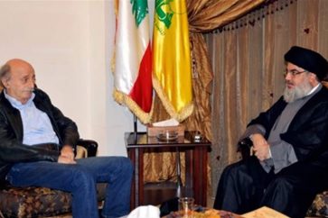 Foto antigua de un encuentro entre Sayyed Hassan Nasralá y Walid Yumblatt