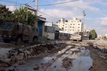 Vehículo militar israelí durante un asalto a la ciudad de Tulkarem