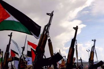 yemenies-con-armas-y-banderas-palestinas