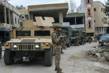 Soldados del ejército libanés en una ciudad fronteriza