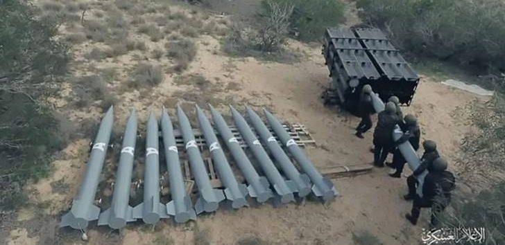  <a href="https://spanish.almanar.com.lb/1174615">Brigadas Al-Qassam bombardean Tel Aviv con una andanada de cohetes: Vídeo</a>