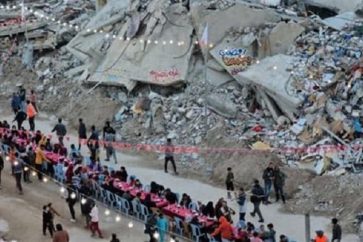 Mesas para el iftar en Gaza durante el mes de Ramadán