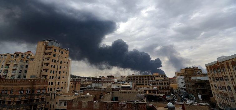  <a href="https://spanish.almanar.com.lb/1208209">Ataques aéreos israelíes contra puertos yemeníes y Netanyahu amenaza a Sayyed al-Huzí</a>