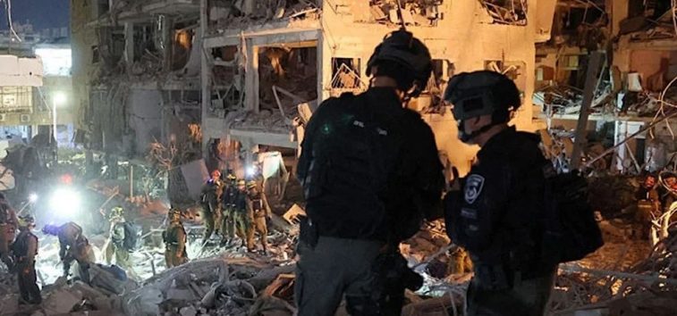  <a href="https://spanish.almanar.com.lb/1230715">La policía israelí intenta impedir que los medios extranjeros informen sobre la destrucción causada por los misiles iraníes</a>