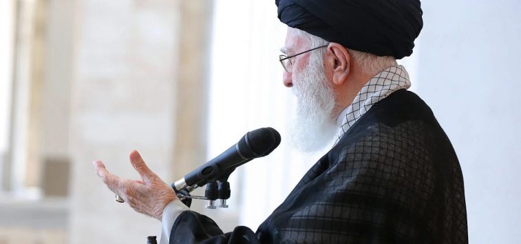  <a href="https://spanish.almanar.com.lb/1225050">El Imam Jamenei designa sustitutos para los comandantes iraníes asesinados en la agresión israelí</a>