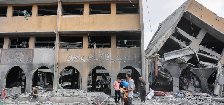  <a href="https://spanish.almanar.com.lb/1238151">Decenas de muertos y heridos en los bombardeos de hospitales y refugios en la Franja de Gaza</a>