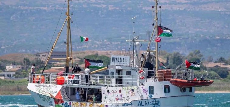  <a href="https://spanish.almanar.com.lb/1244762">El barco de la Flotilla de la Libertad con activistas pro palestinos a bordo sale del puerto italiano de Sicilia</a>