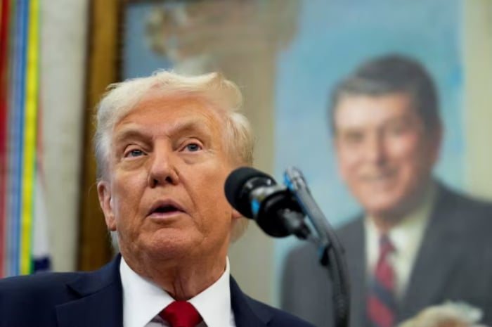 trump-retrato-reagan