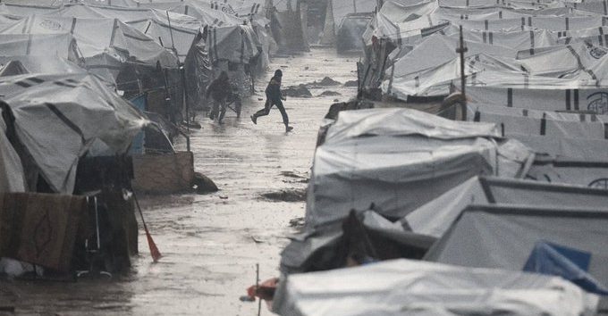  <a href="https://spanish.almanar.com.lb/1316317">Los habitantes de Gaza sufren las consecuencias de las fuertes lluvias que inundan las tiendas de campaña de los palestinos desplazados</a>