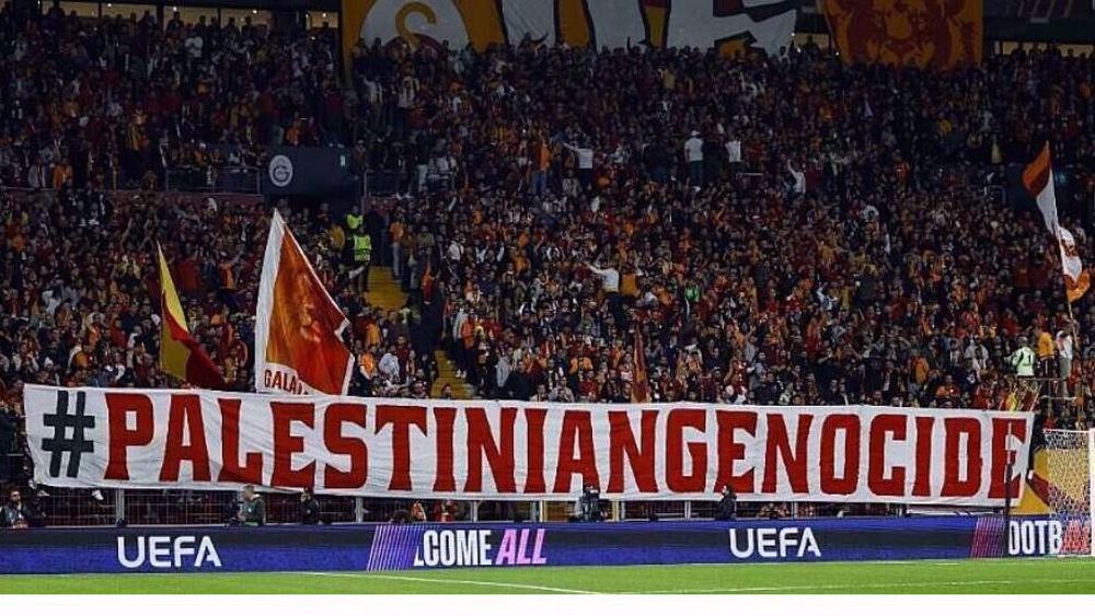 partido-futbol-pancarta-genocidio-palestino